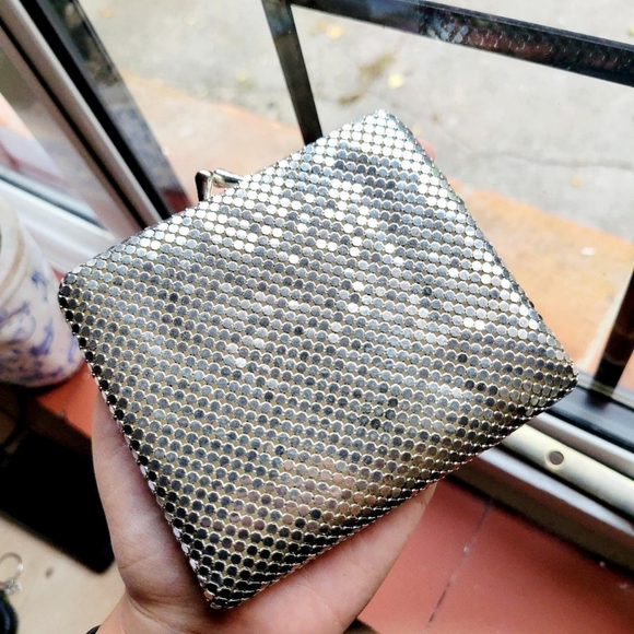 Vintage Silver Mesh Chainmail Clutch Purse - Picture 2 of 13